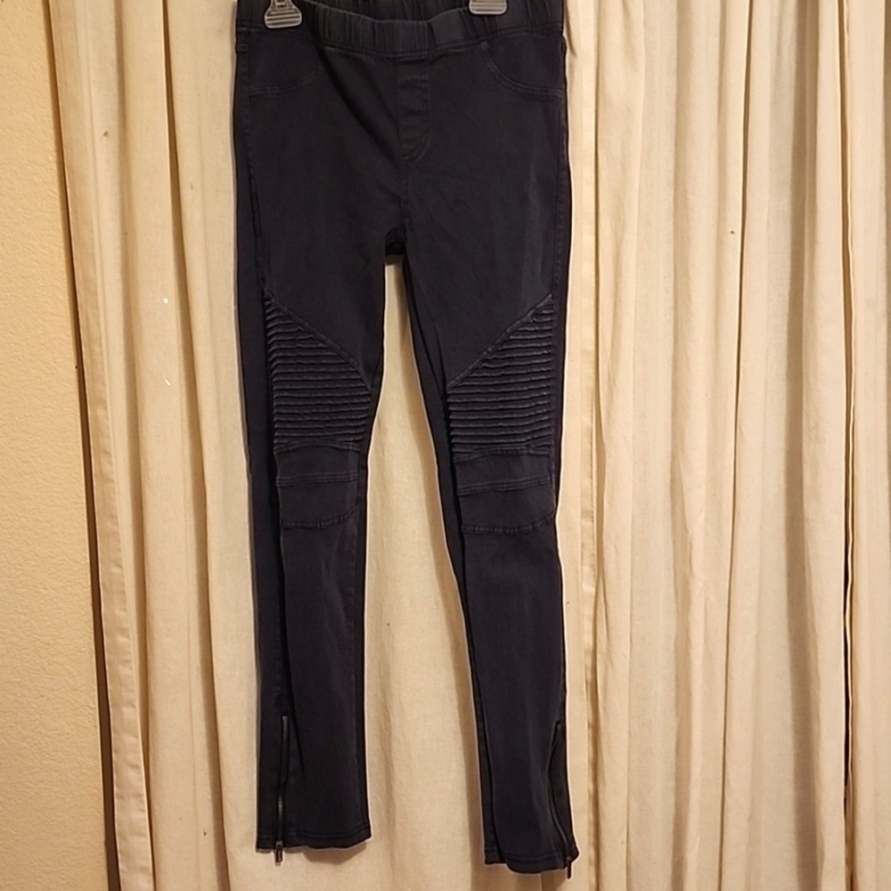 Girls moto-style black jeggings with zipper ankles, size large.